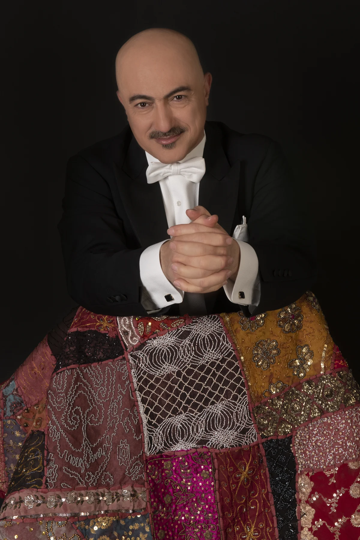 هومن خلعتبری — پرترهٔ استودیویی 13